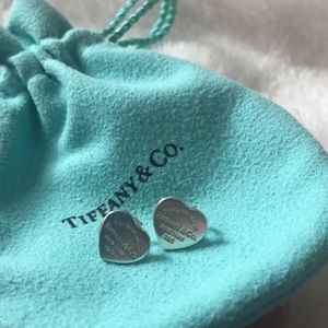 Tiffany & Co heart earrings ❣️